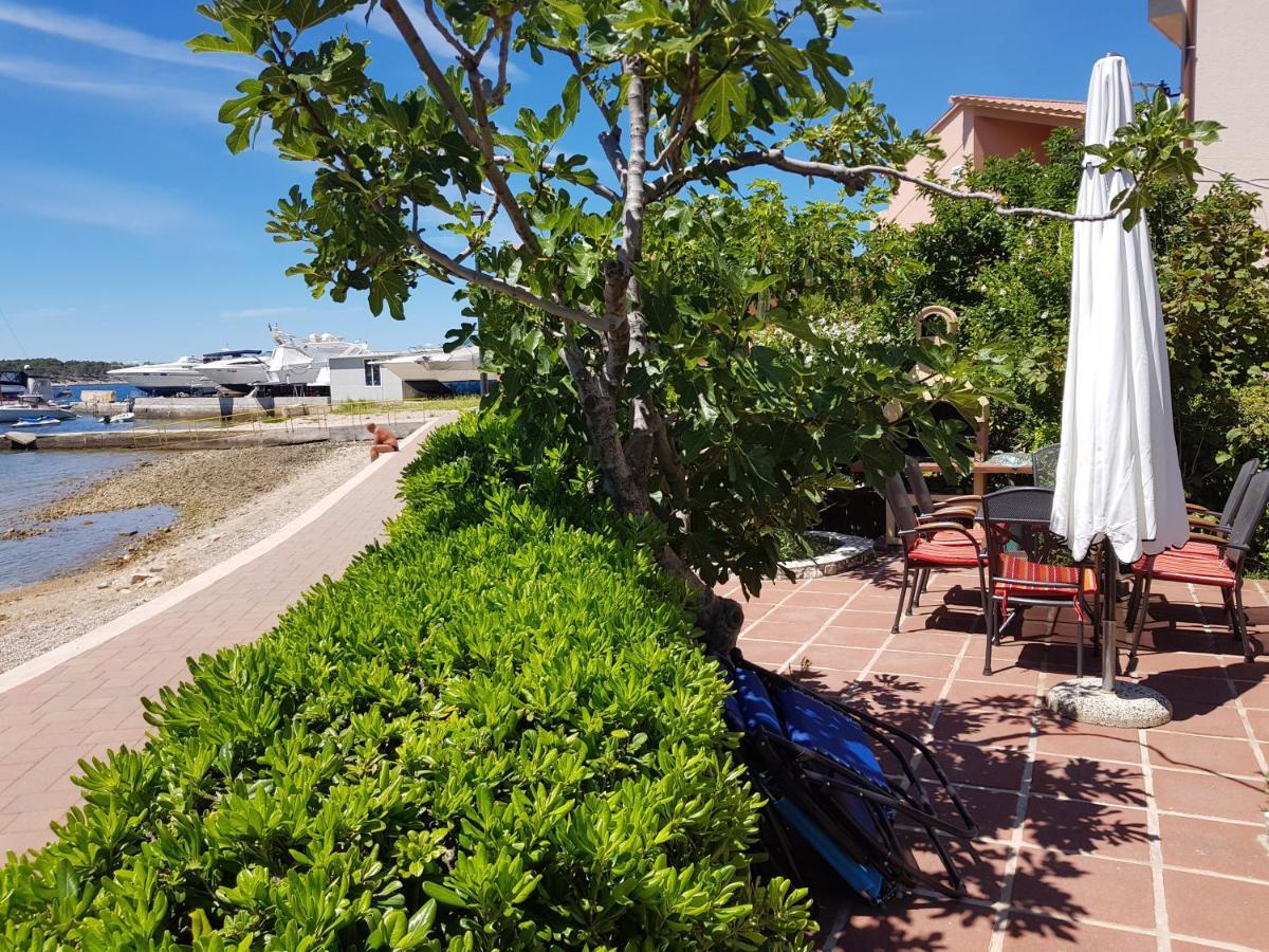 Apartments Antica Rab Town Ngoại thất bức ảnh